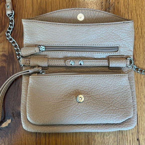 Nine West Textured Faux Leather Crossbody Clutch Mini Bag in Camel Purse - Picture 4 of 9